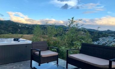 HOSE AND LOT FOR SALE! Overlooking property 15minutes away from Quezon City . Beautiful, stunning view of Metro Manila.