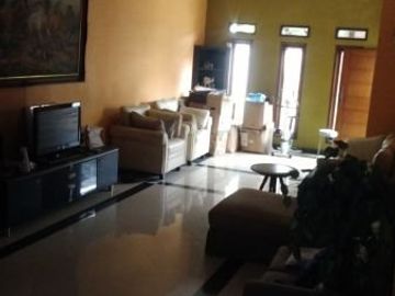 RUMAH SIAP HUNI BEBERAPA LANGKAH KE JLN JATIWARINGIN RAYA PONDOK GEDE
