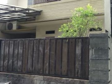 RUMAH SIAP HUNI BEBERAPA LANGKAH KE JLN JATIWARINGIN RAYA PONDOK GEDE