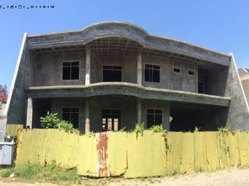 Rumah Laguna Regency, Pakuwon City Hadap Utara Row Jalan 3 Mobil