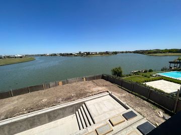 Magnifica casa a estrenar al lago en Virazón con 5 suites!!