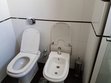 Maravilloso 5 amb de 228 m2 fte a Parque Centenario c/ cochera - Diseño, calidad, confort y categoría