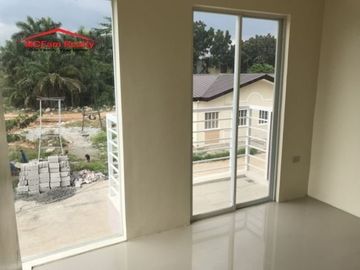 Townhouse for Sale in Angono Rizal For more details, Tripping contact: DONALD PORTUGUEZ SUN# 0933825---- TM# 0955561----