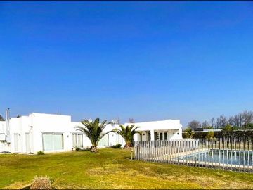 Casa en parcela 4D/4B quincho- piscina- Club de Golf Oliveto