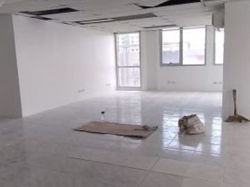 676.5 sqm Semi Fitted Commercial Office Space for Lease in Sen. Gil Puyat Ave., Makati City