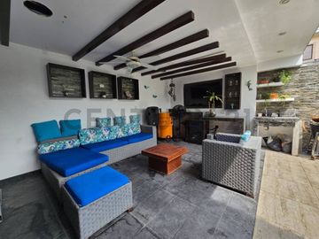 Venta de Casa con piscina en Urbanización Via al Sol, Vía a la Costa V.Vill