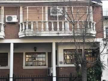 DUPLEX , CON GARAGE , DOS PATIOS , EXCELENTE UBICACION