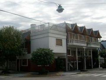 DUPLEX , CON GARAGE , DOS PATIOS , EXCELENTE UBICACION