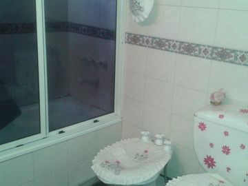 DUPLEX , CON GARAGE , DOS PATIOS , EXCELENTE UBICACION