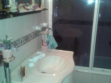 DUPLEX , CON GARAGE , DOS PATIOS , EXCELENTE UBICACION
