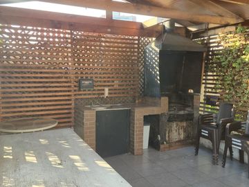 AMPLIO DEPARTAMENTO AV PERU 2D 2B SEMI AMOBLADO