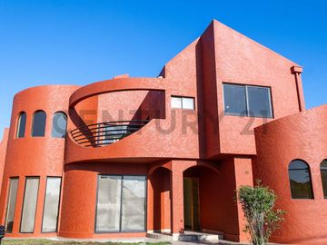 Vendo casa espaciosa en sector San Joaquín