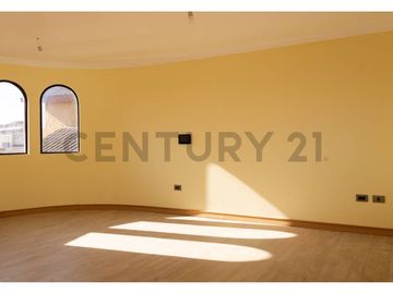 Vendo casa espaciosa en sector San Joaquín