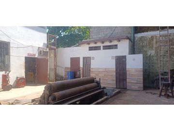 VENDO GALPON INDUSTRIAL CON OFICINAS