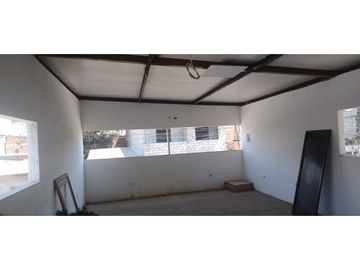 VENDO GALPON INDUSTRIAL CON OFICINAS