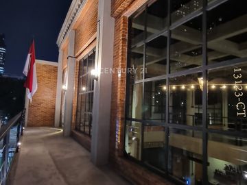 Dijual Rumah 3 Lantai Bergaya Industrial Modern Di Jak Sel