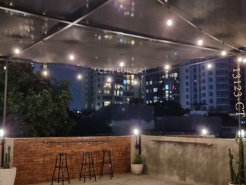 Dijual Rumah 3 Lantai Bergaya Industrial Modern Di Jak Sel