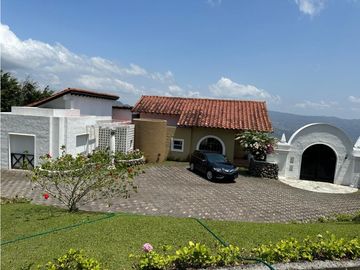 CASA AMPLIA DE 4 HECTAREAS CON PISCINA EN ALTOS DEL MARIA