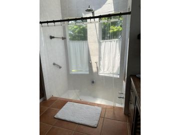 CASA AMPLIA DE 4 HECTAREAS CON PISCINA EN ALTOS DEL MARIA
