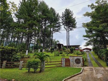 CASA AMPLIA DE 4 HECTAREAS CON PISCINA EN ALTOS DEL MARIA