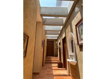 CASA AMPLIA DE 4 HECTAREAS CON PISCINA EN ALTOS DEL MARIA
