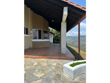 CASA AMPLIA DE 4 HECTAREAS CON PISCINA EN ALTOS DEL MARIA