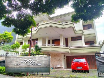 BU CEPAT rumah BESAR dijual di gegerkalong bandung