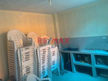 🏢 VENTA DE LOCAL COMERCIAL – ZONA EXCLUSIVA EN CHICLAYO
📍 Ubicación: Lote 2, Mz. A – Urbanización Jardines de Santa Rosa, Chiclayo
💰 Precio: $130,00