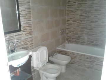 Espectacular Dto.3 amb.,A estrenar,de categoria-Contrafrente-Amplia cocina independiente-Lavadero-Balcon