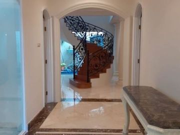 DISEWAKAN RUMAH MEWAH FULLY FURNISH (DILENGKAPI SWIMMING POOL) DI PONDOK INDAH KEBAYORAN LAMA JAKARTA SELATAN