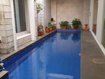 DISEWAKAN RUMAH MEWAH FULLY FURNISH (DILENGKAPI SWIMMING POOL) DI PONDOK INDAH KEBAYORAN LAMA JAKARTA SELATAN