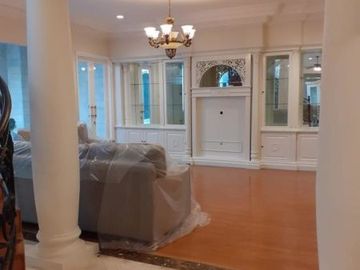 DISEWAKAN RUMAH MEWAH FULLY FURNISH (DILENGKAPI SWIMMING POOL) DI PONDOK INDAH KEBAYORAN LAMA JAKARTA SELATAN