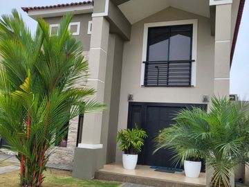 SE VENDE CASA EN CIUDAD CELESTE