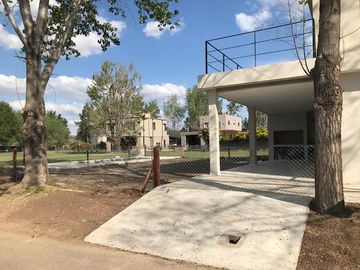 Casa 4 dormitorios a estrenar en venta Fisherton Country Los Pasos 1 barrio privado Pileta
