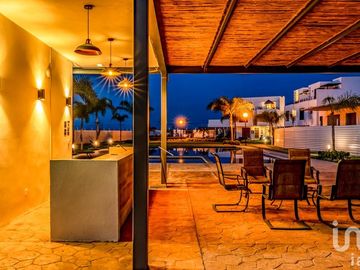 CASA EN VENTA AL SUR DE CUERNAVACA 30,600 M2 DE AMENIDADES, VIGILANCIA, JARDIN, ALBERCA Y 2 TERRAZAS
