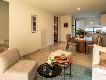 CASA EN VENTA AL SUR DE CUERNAVACA 30,600 M2 DE AMENIDADES, VIGILANCIA, JARDIN, ALBERCA Y 2 TERRAZAS