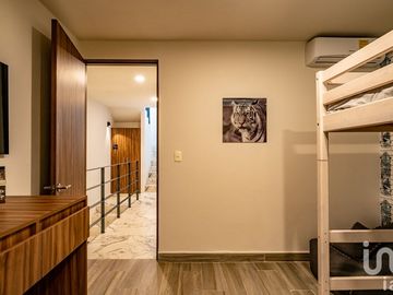 CASA EN VENTA AL SUR DE CUERNAVACA 30,600 M2 DE AMENIDADES, VIGILANCIA, JARDIN, ALBERCA Y 2 TERRAZAS