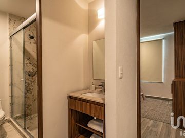 CASA EN VENTA AL SUR DE CUERNAVACA 30,600 M2 DE AMENIDADES, VIGILANCIA, JARDIN, ALBERCA Y 2 TERRAZAS
