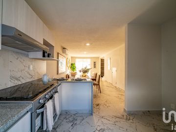 CASA EN VENTA AL SUR DE CUERNAVACA 30,600 M2 DE AMENIDADES, VIGILANCIA, JARDIN, ALBERCA Y 2 TERRAZAS