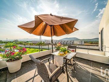 CASA EN VENTA AL SUR DE CUERNAVACA 30,600 M2 DE AMENIDADES, VIGILANCIA, JARDIN, ALBERCA Y 2 TERRAZAS