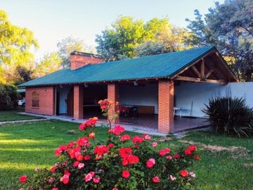 ESPECTACULAR PROPIEDAD CON CENTRO DE EQUITACIÃN, CASA QUINTA, PISCINA Y QUINCHO.