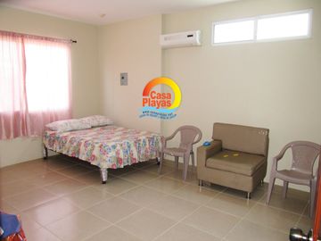 Casa con Vista Al Mar de Venta en Playas, Via a Data / Posorja, Cdla. Acapulco