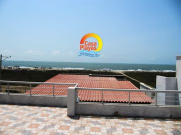 Casa con Vista Al Mar de Venta en Playas, Via a Data / Posorja, Cdla. Acapulco