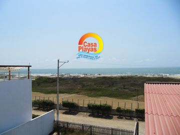 Casa con Vista Al Mar de Venta en Playas, Via a Data / Posorja, Cdla. Acapulco