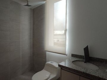 402 González Suárez. Ubicación, estilo y Confort. Encantadora suite 70,5 metros con balcón. 11,00 m