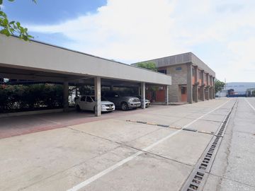 bodega en arriendo/venta en via 40. Cod A94392