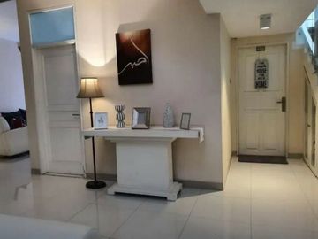 Rumah Dalam Perumahan Kebon Jeruk Furnished Siap Huni