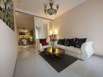 Rumah Dalam Perumahan Kebon Jeruk Furnished Siap Huni
