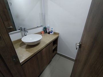 Vendo Hermoso Y Exclusivo Departamento En Casuarinas Sur!!! Con Cochera, Depósito, Cuarto Y Baño De Servicio.