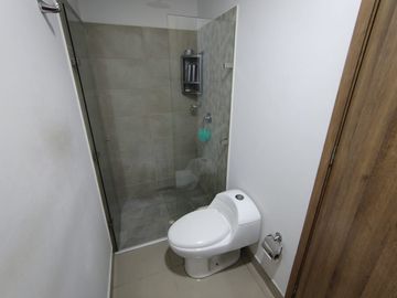 Vendo Hermoso Y Exclusivo Departamento En Casuarinas Sur!!! Con Cochera, Depósito, Cuarto Y Baño De Servicio.